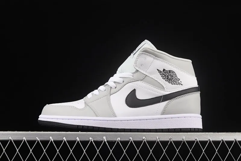 All Categories Air Jordan Jordan Series Basketball Shoes Air Jordan 1 Mid Differentiated Versions Air Jordan 1 Mid AJ1 Joe 1 New Ash Mid-top Cultural Basketball Shoes BQ6472-015